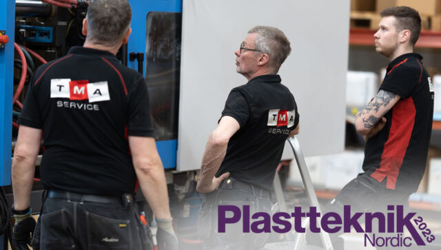 Bild på TMA Service medarbetare med Plastteknik logga